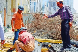 Kontraktor Borongan vs Kontraktor Perusahaan: Mana yang Lebih Aman? 3 Kontraktor Borongan vs Kontraktor Perusahaan